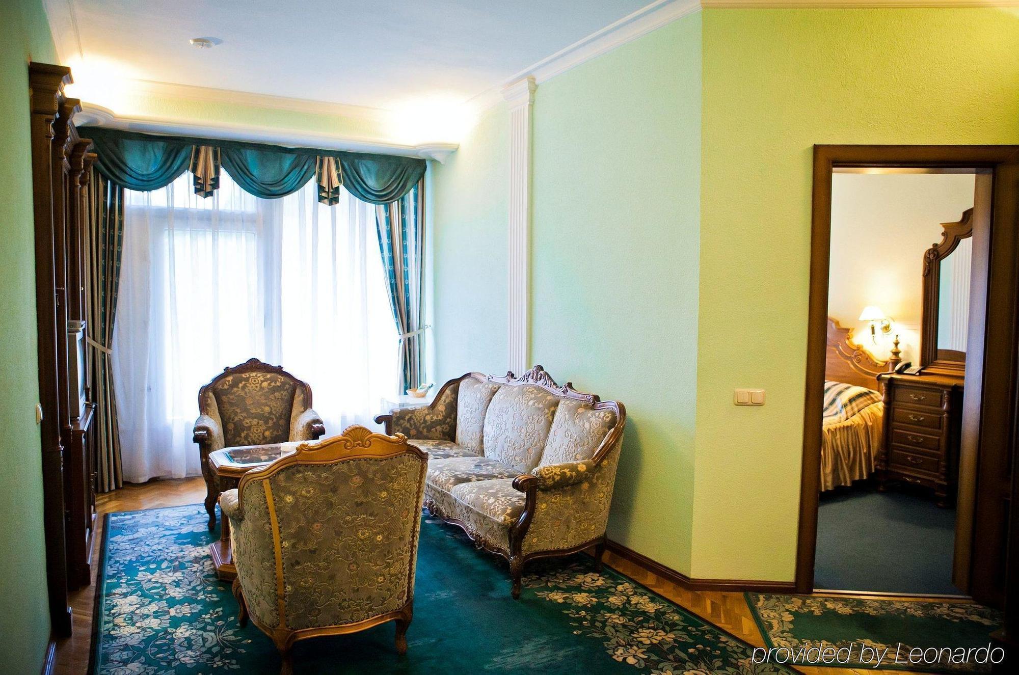 Codru Hotel Chisinau Exterior photo